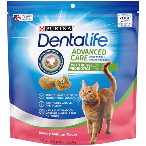 Purina DentaLife Made in USA Facilities Cat Dental Treats, Savory Salmon Flavor - 19 oz. Bag