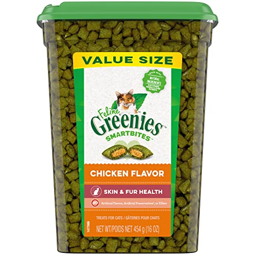 Greenies Feline Smartbites Skin & Fur Crunchy and Soft Textured Adult Natural Cat Treats, Chicken Flavor, 16 oz. Tub (Package may vary)
